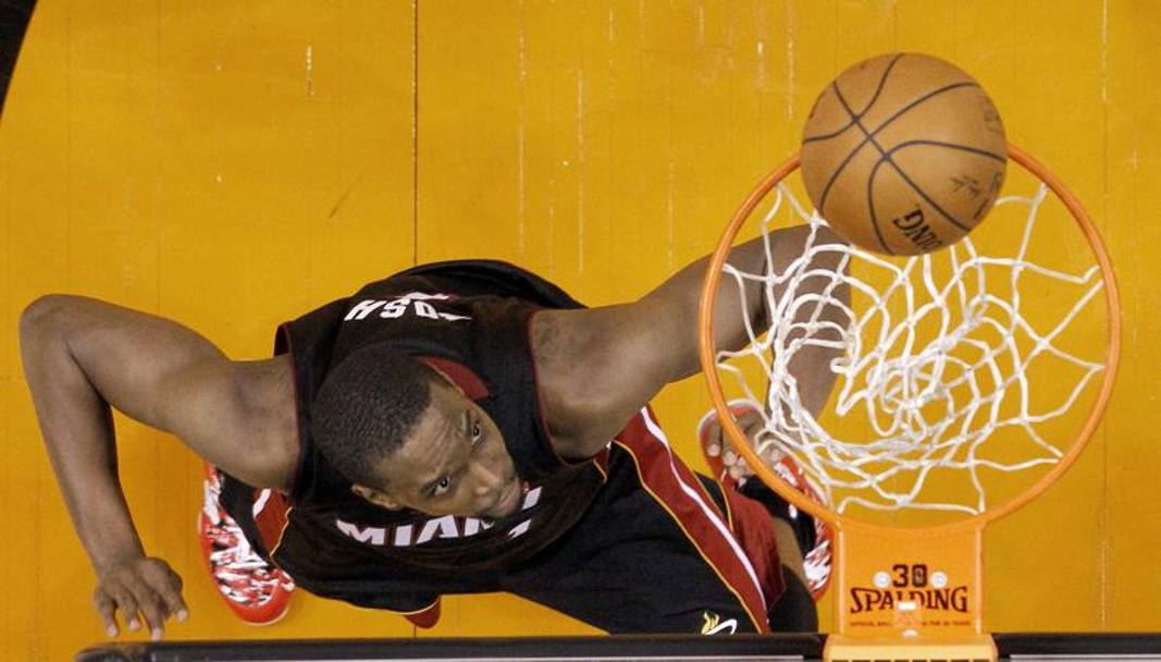 29 - Chris Bosh non  pi la terza stella dei Miami Heat. Ap